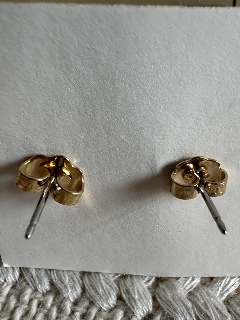 Avon Vintage 1983 Simulated Peridot Birthstone Stud Earrings - Green NIB - Picture 6 of 11